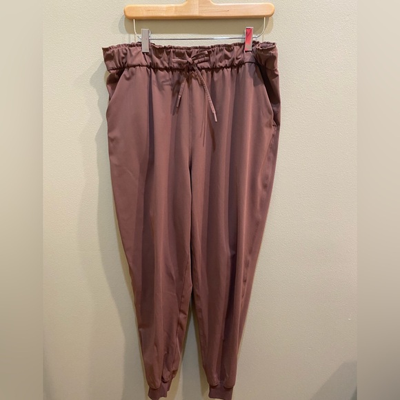 Lululemon Stretch High Rise Jogger in Dark Oxide Size 12 - Picture 3 of 7